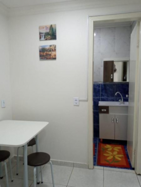 Kitnet completa bem localizada c/ estacionamento